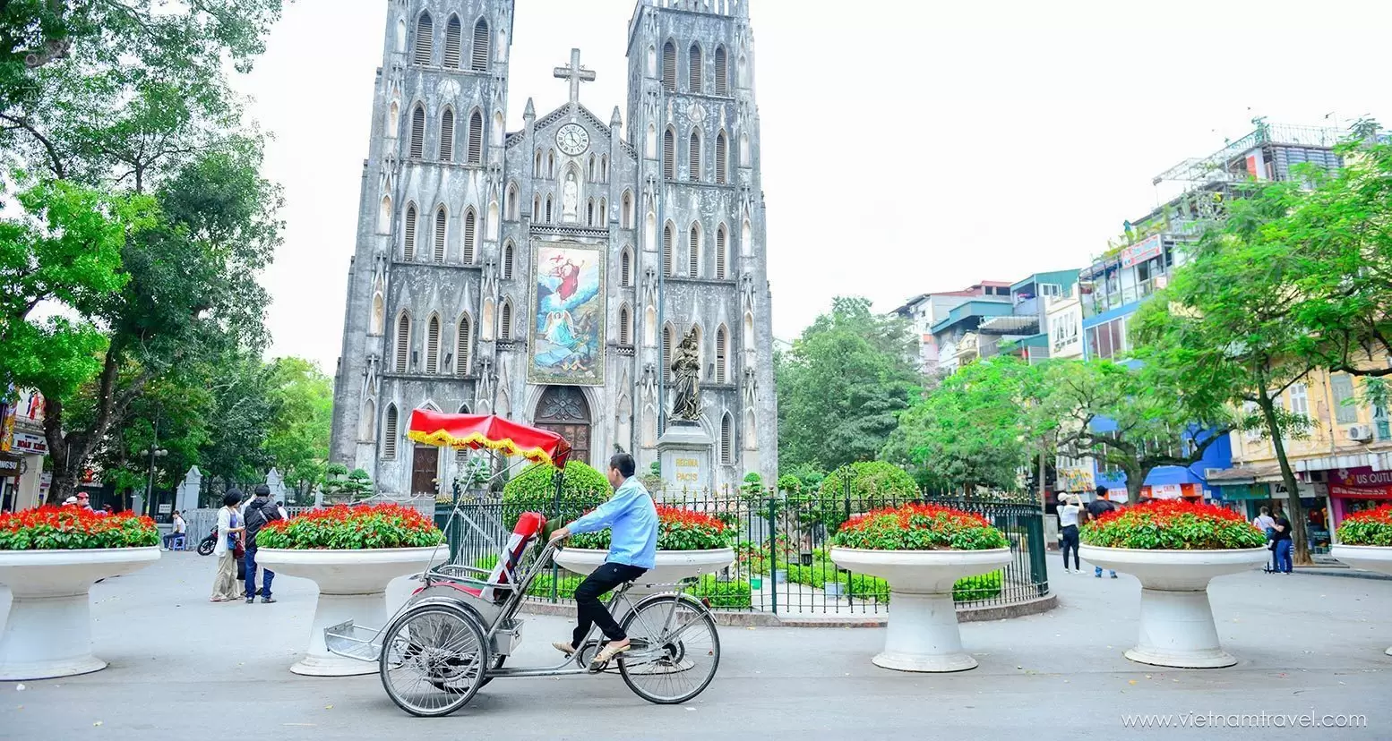Enjoy Cyclo Tour at Hanoi